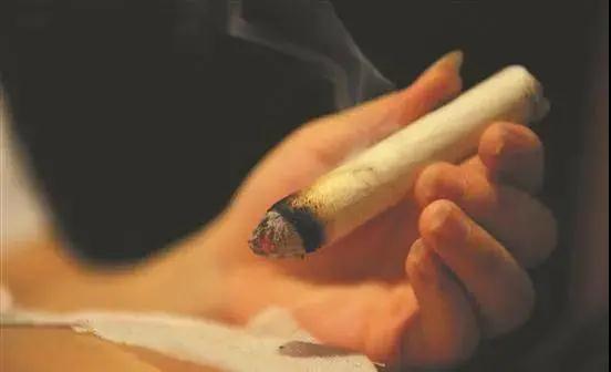 艾灸出汗的10大驚人好處，看完我把空調(diào)關(guān)了！